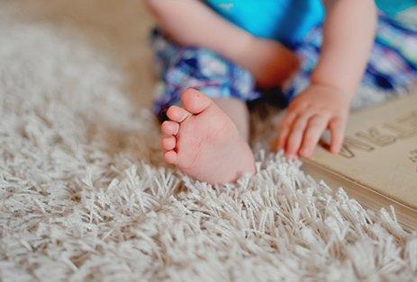 How to choose a carpet on the floor in the living room and nursery