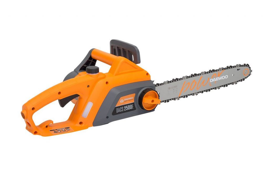 Inexpensive chain saw with a transverse engine Daewoo DACS2500E